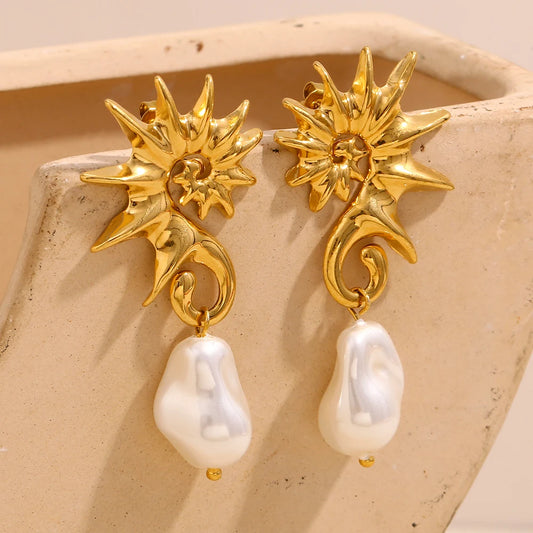 Curiosa | Pearl Drop Earrings